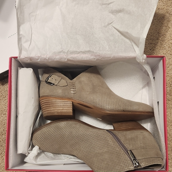 Vince Camuto Women's Tan Ankle Boots - Picture 1 of 5